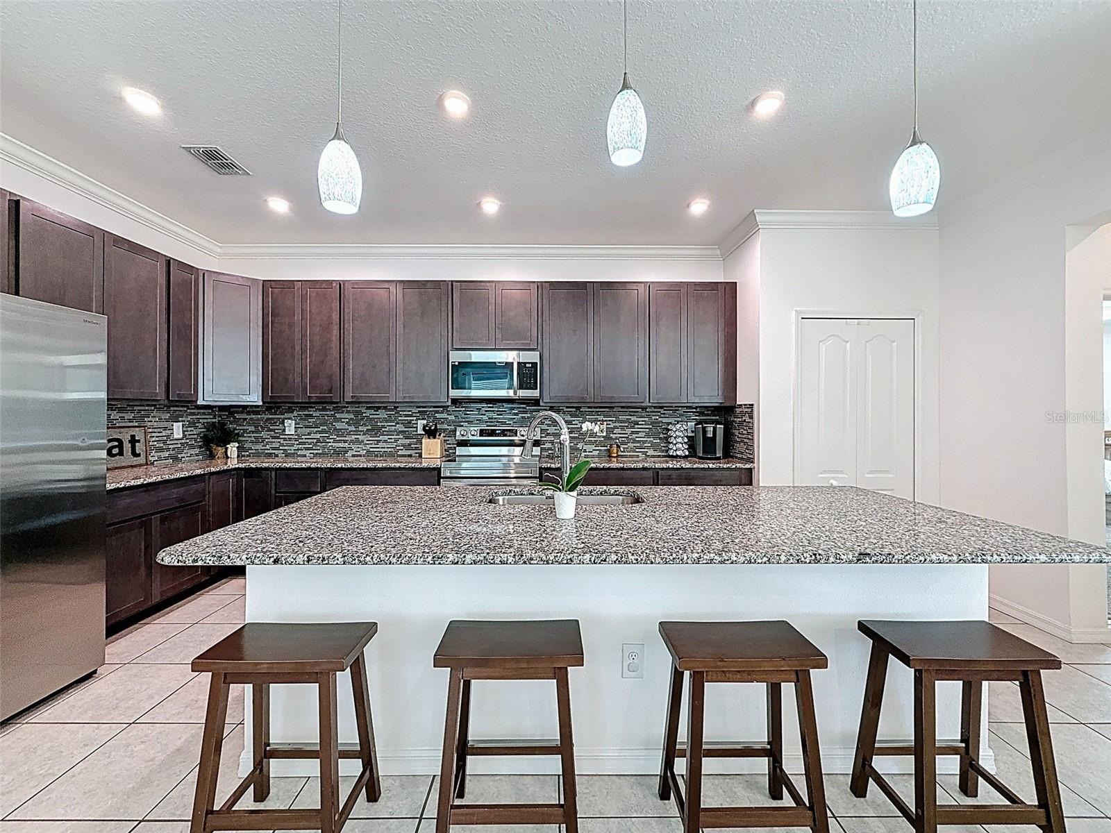 BEAUTIFUL PENDANT LIGHTING