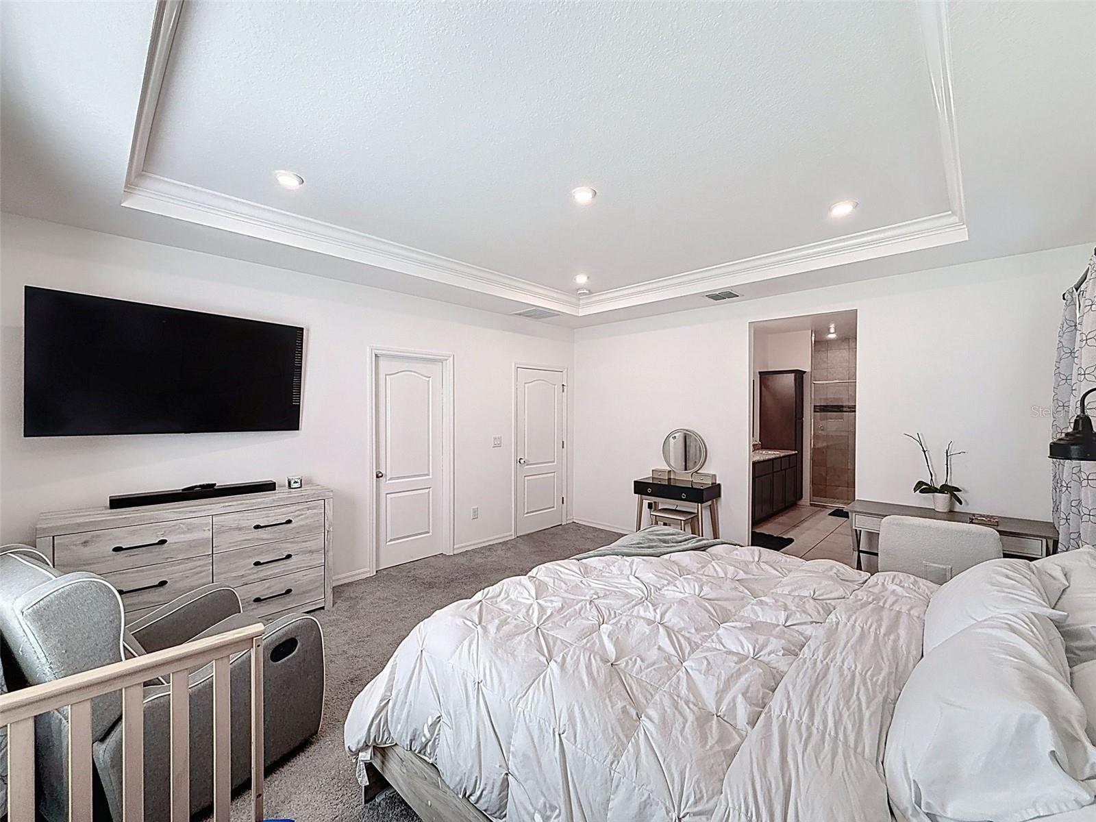 Room for king bed plus additional furnishings