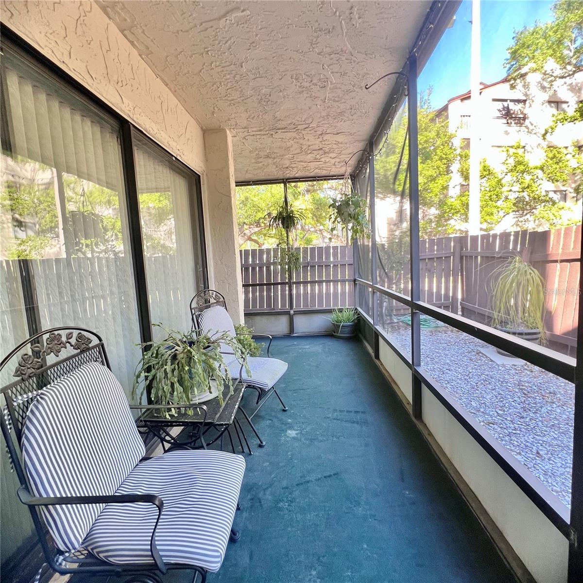 Wrap around screen lanai