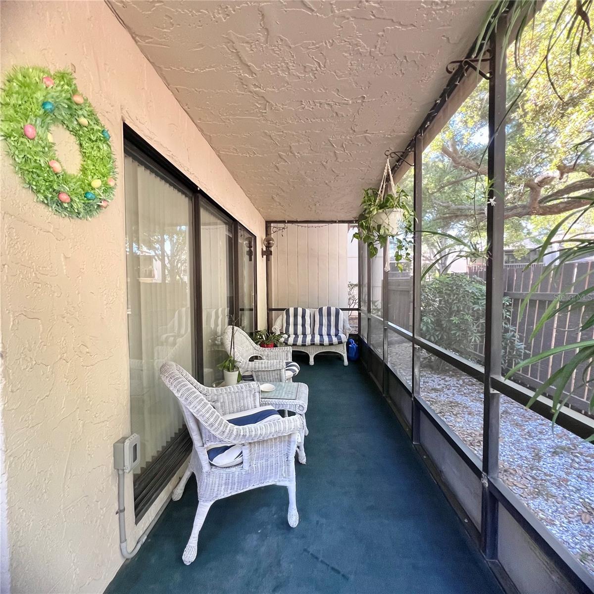 Wrap around screen lanai