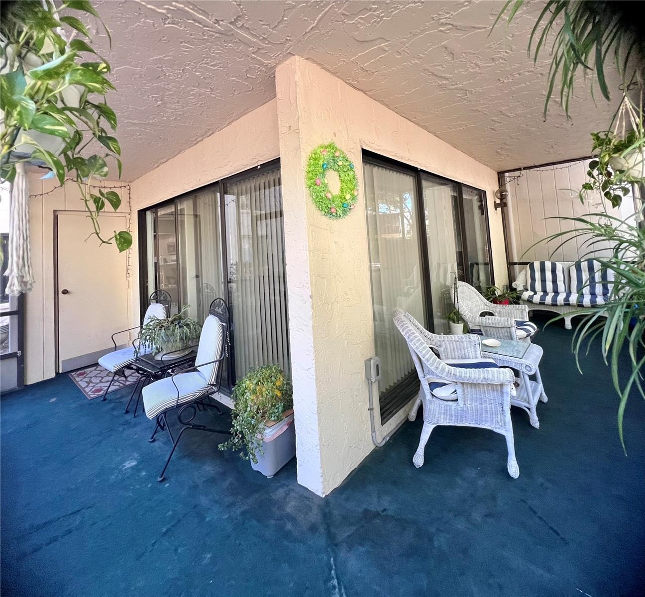 Wrap around screen lanai