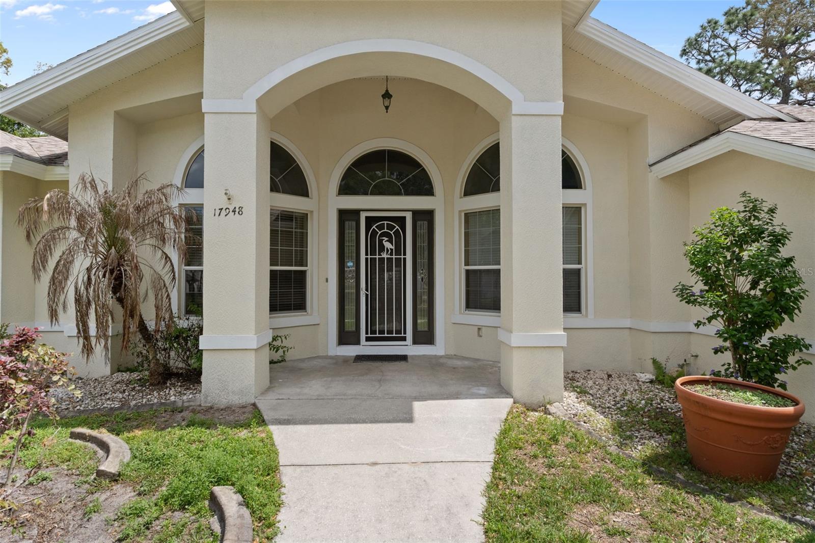 Elegant and Gorgeous Entry..Welcome Home