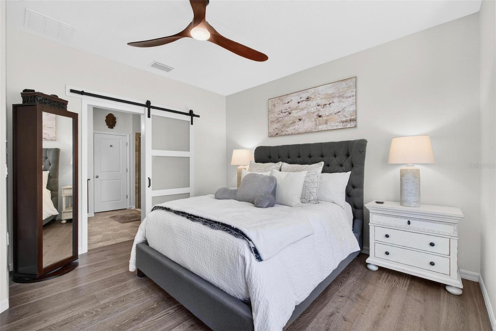 Primary Suite w/Barn Door to En-suite Bath