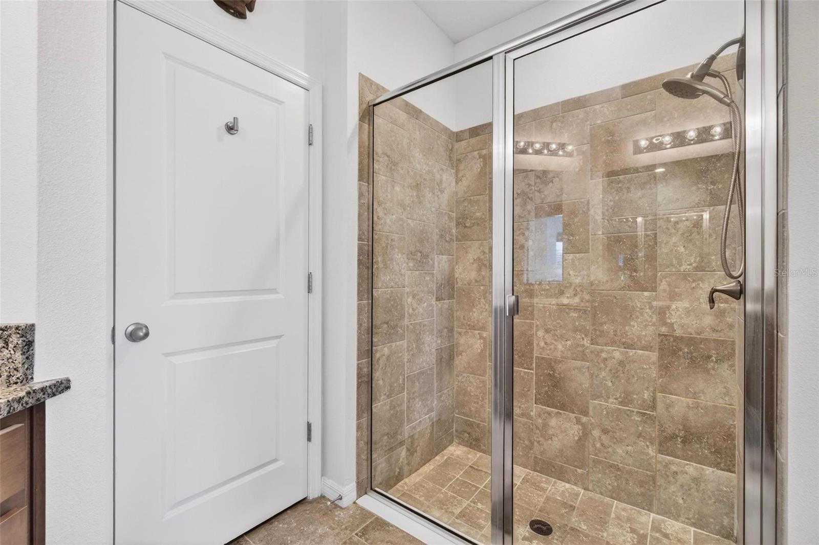 En-Suite Bath w/Door to Walk in Closet