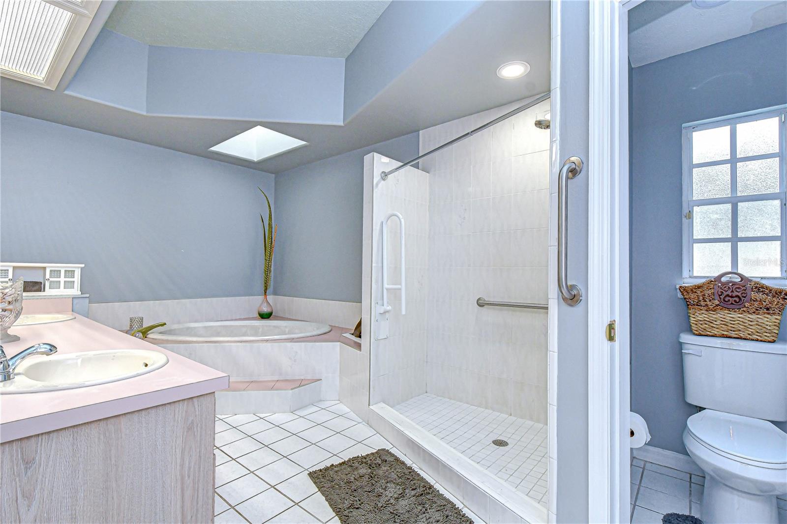 Primary tub with garden bath and separate shower.