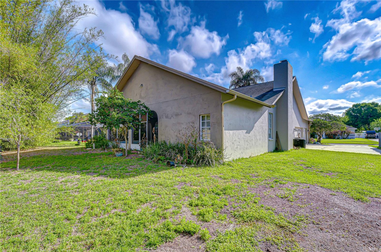 Quiet cul-de-sac street.