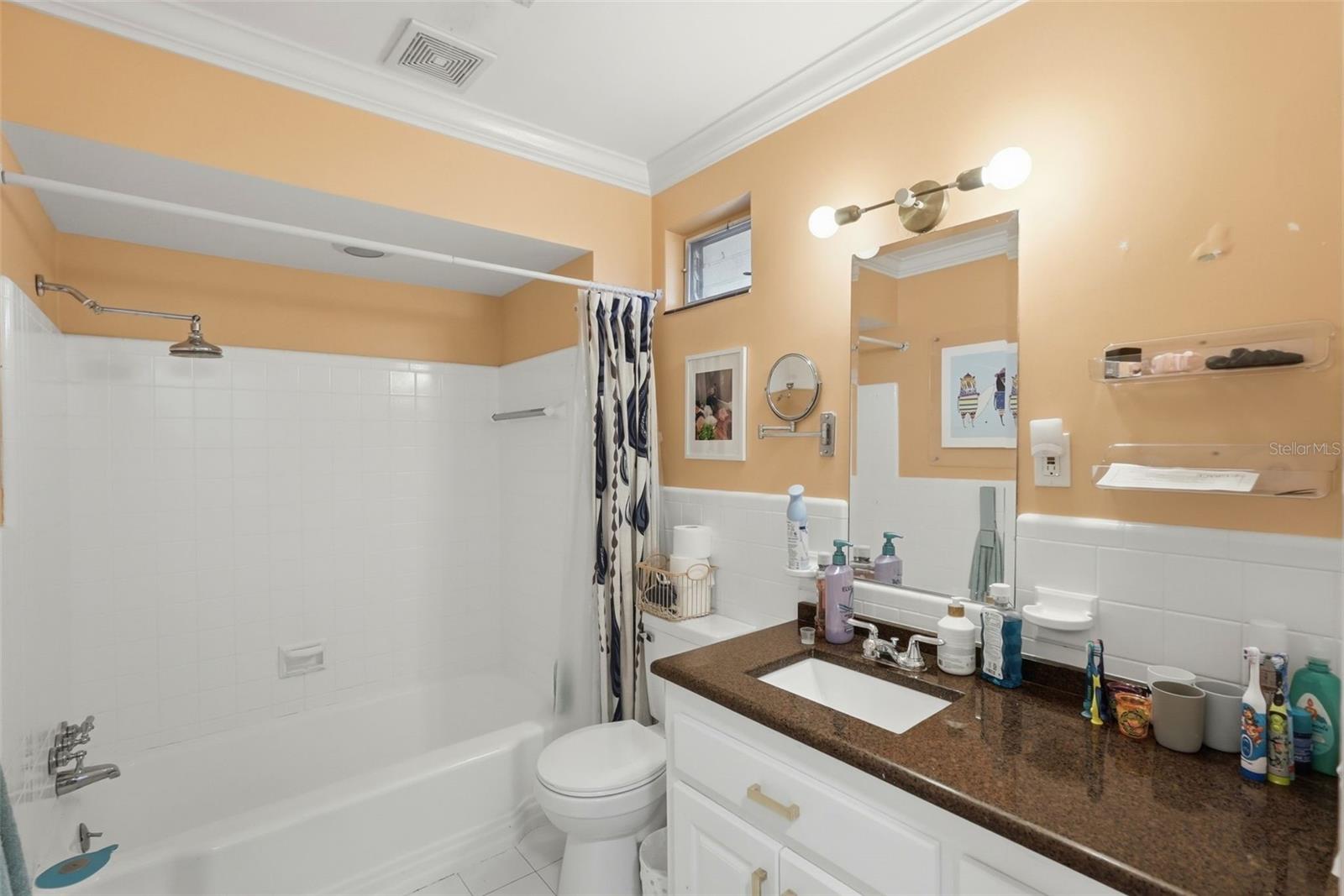 Guest Bedroom's Full Bathroom