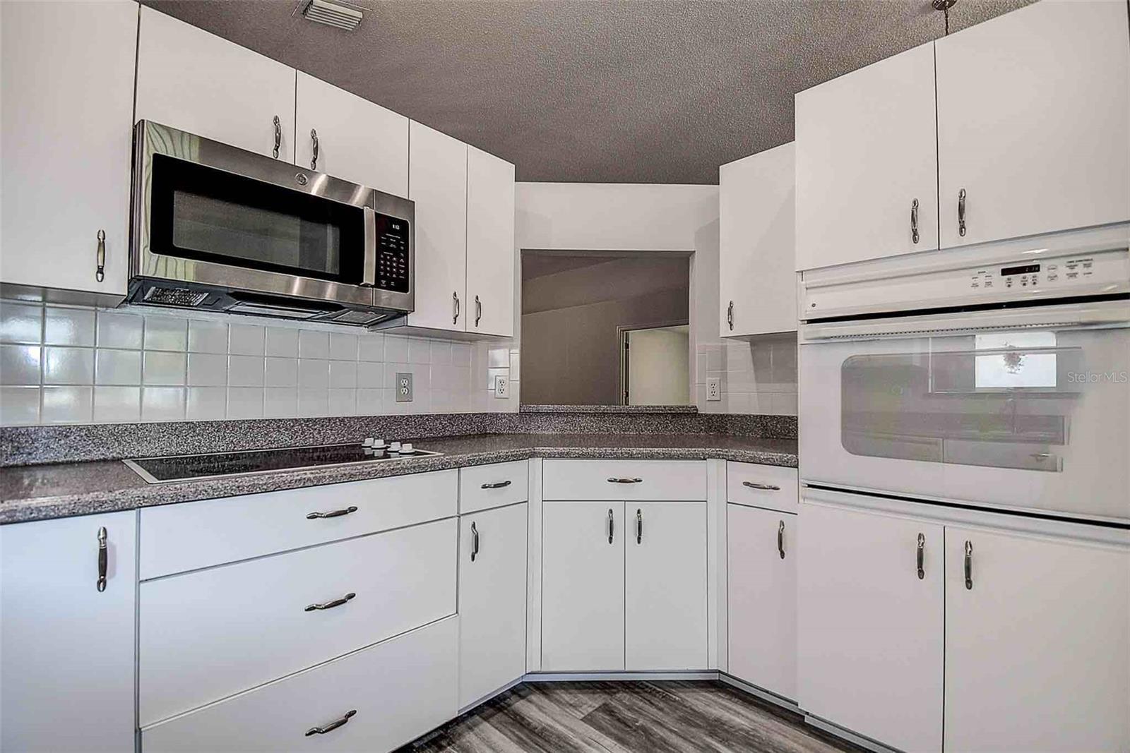 Enjoy the GE appliances including electric glass cooktop, microwave and built in oven.