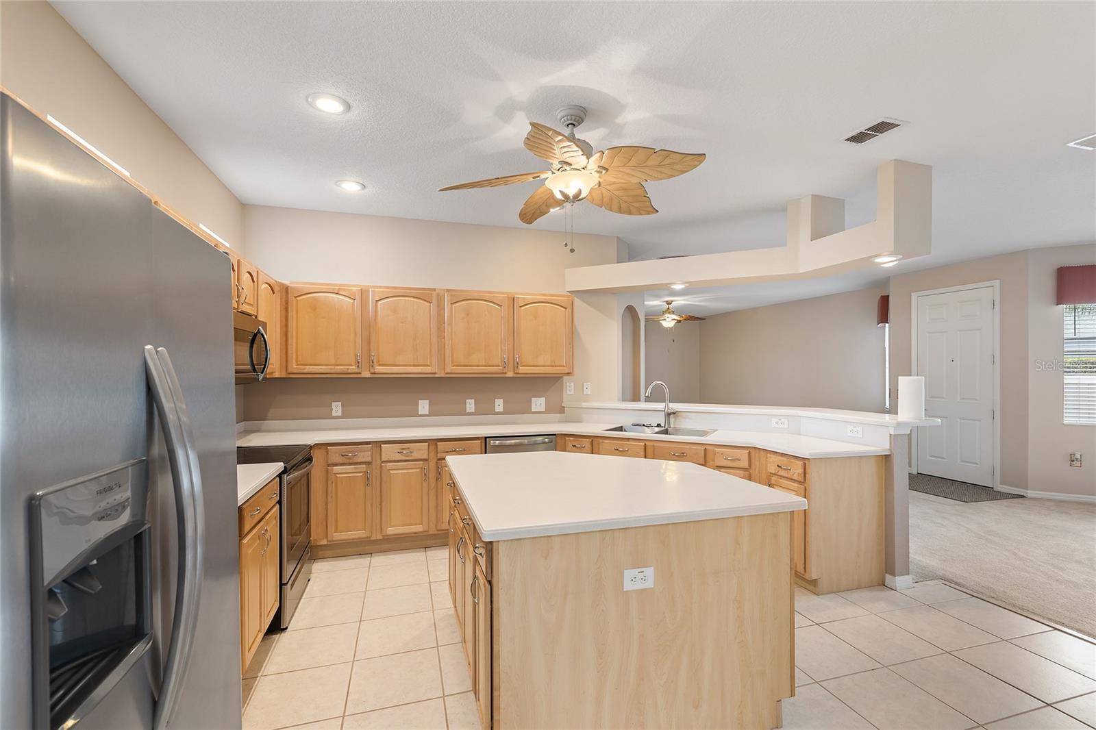 KITCHEN WITH ISLAND