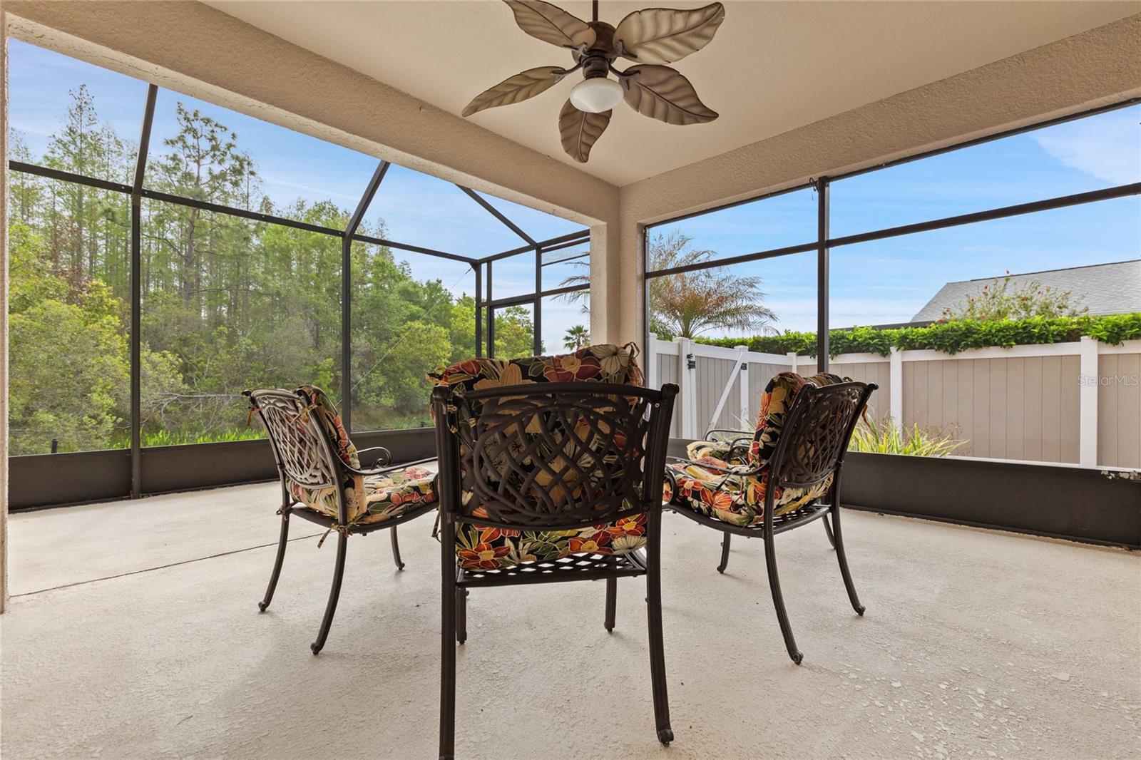 SCREENED LANAI
