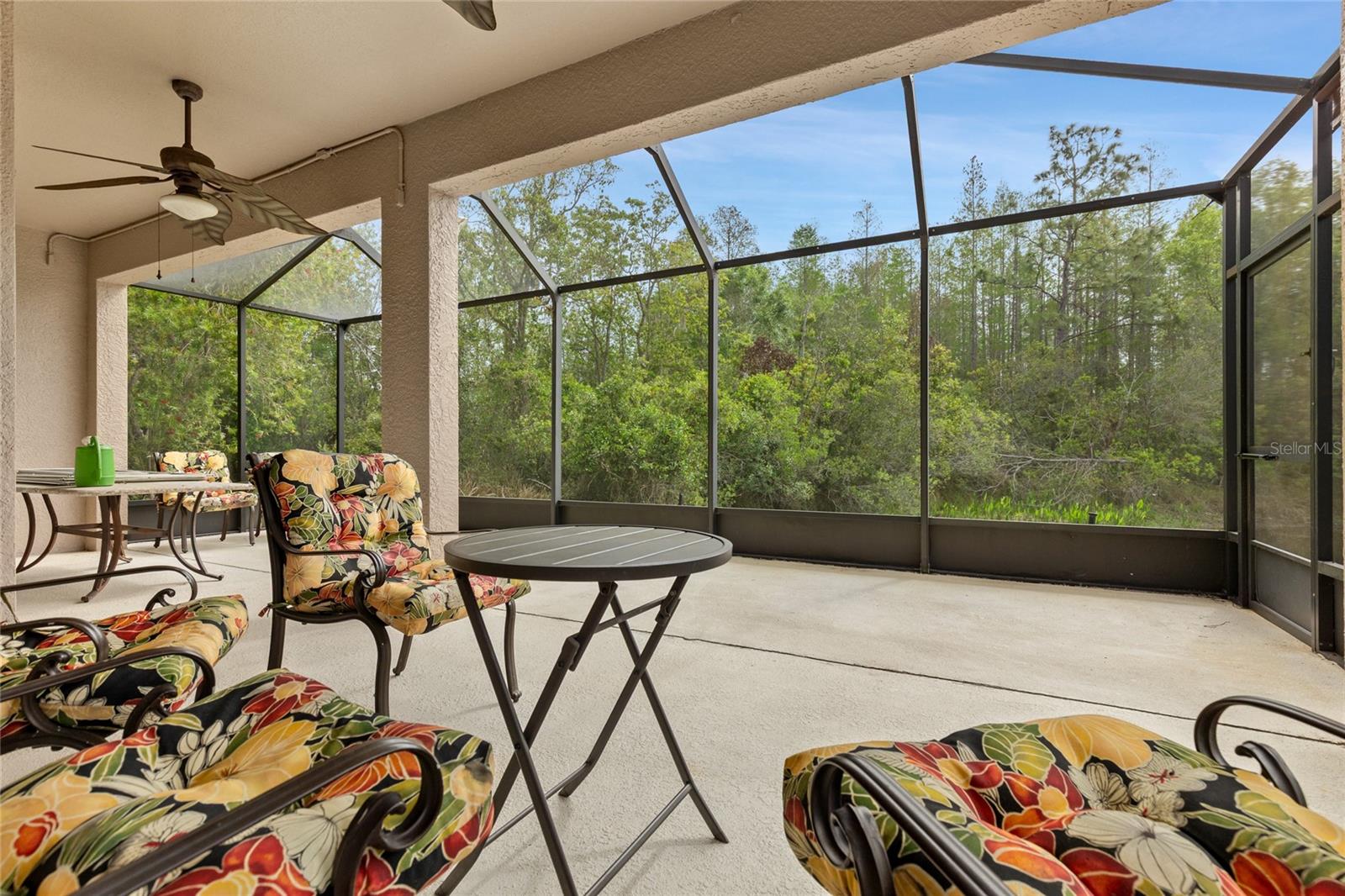 SCREENED LANAI