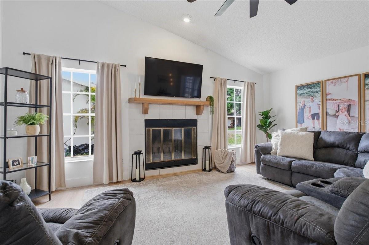 MODERN TOUCHES & OPEN FLOOR PLAN