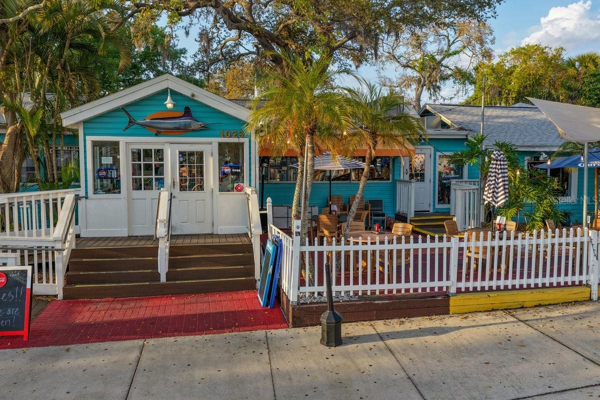 BIKE/RIDE YOUR GOLF CART TO DOWNTOWN PALM HARBOR!