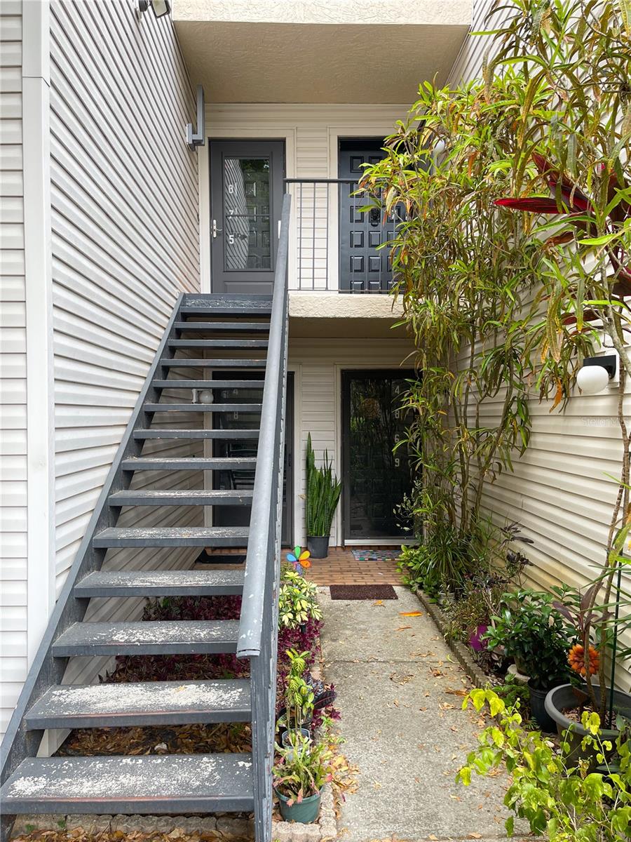 Entrance - bottom left corner unit