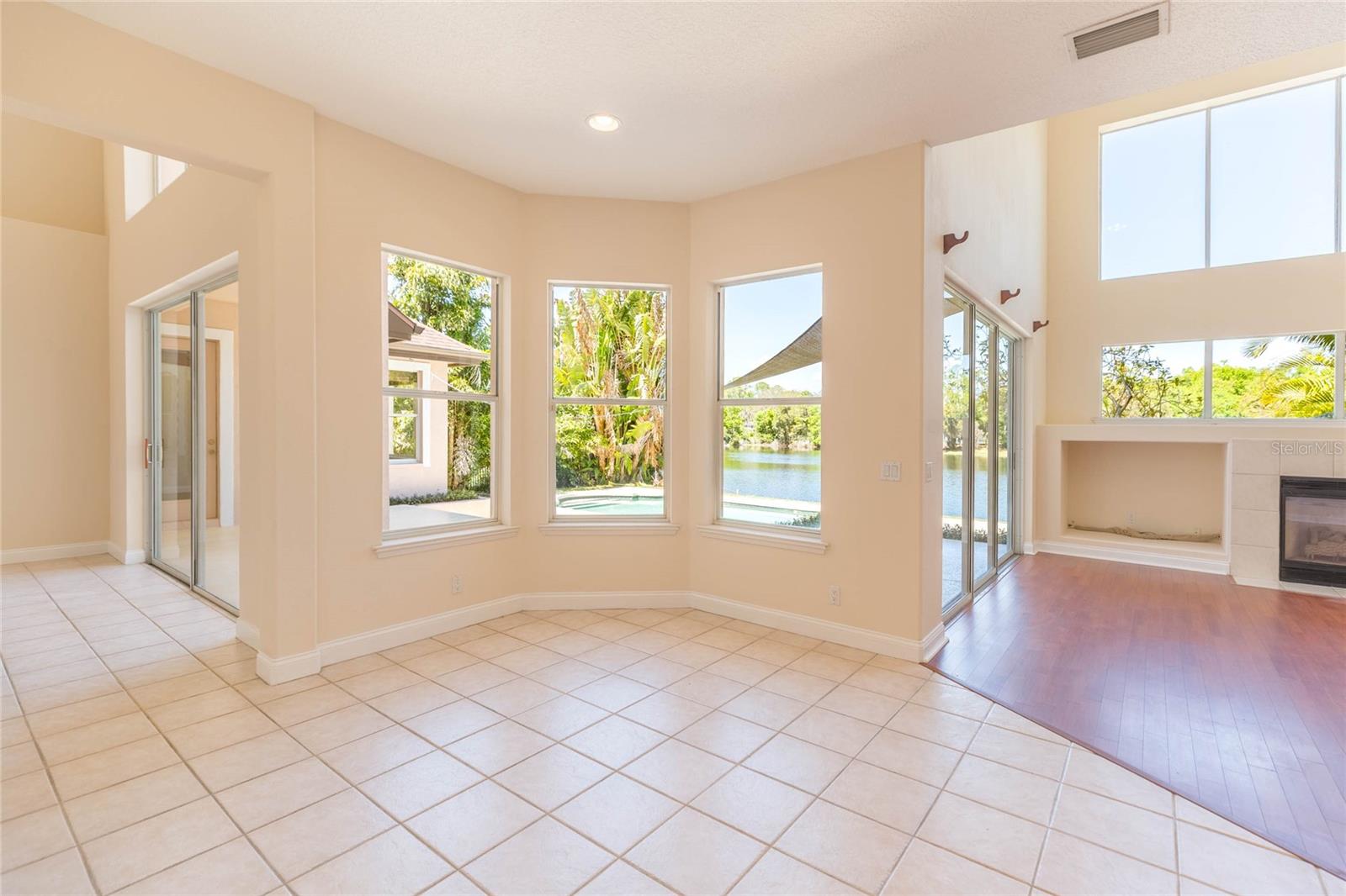 Breakfast/lunch area with gorgeous views
