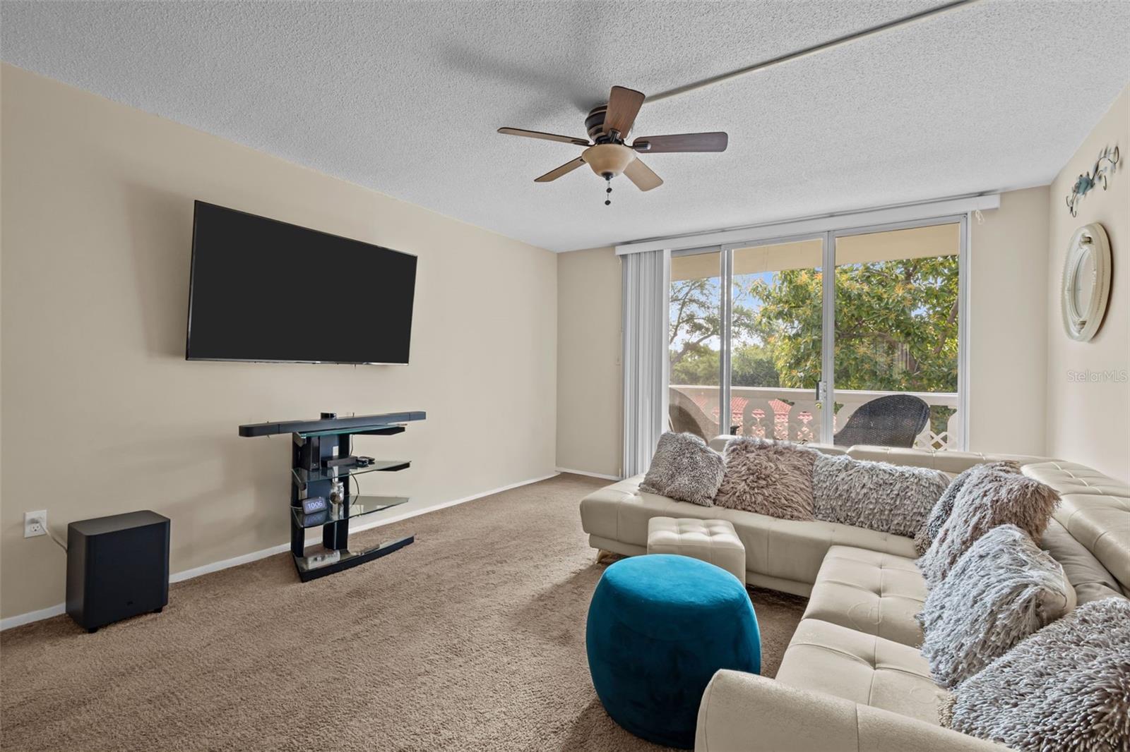 TB8490594