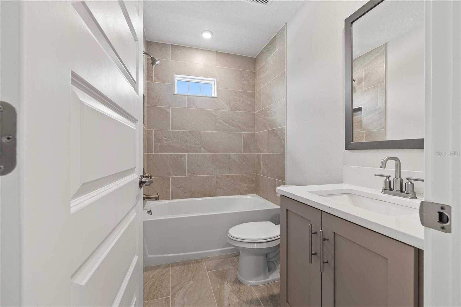 FULL GUEST BATH