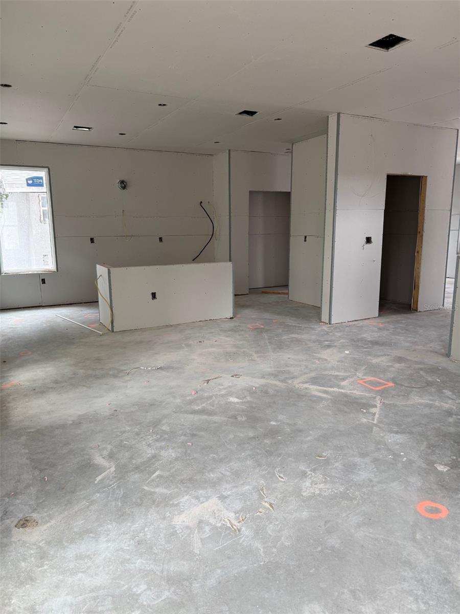 KITCHEN - QUARTZ COUNTERTOPS THROUGHOUT