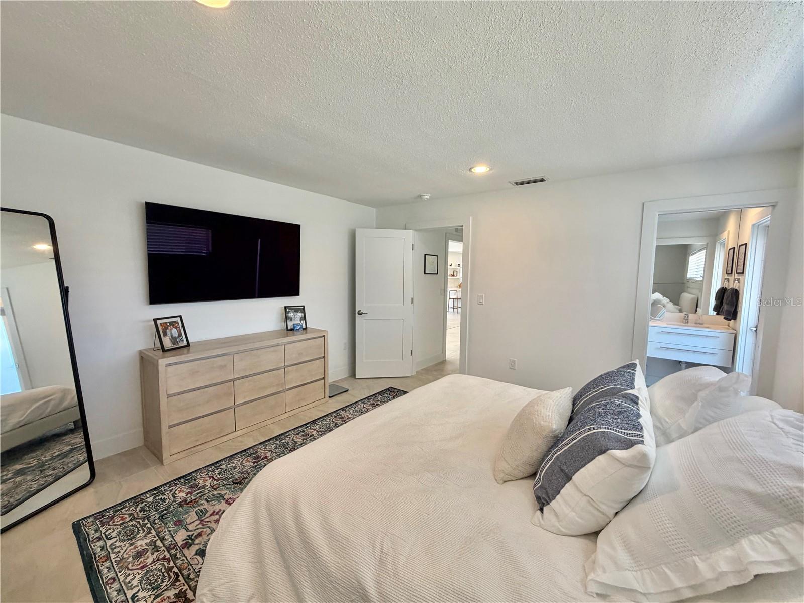 Primary Bedroom with ensuite Bathroom