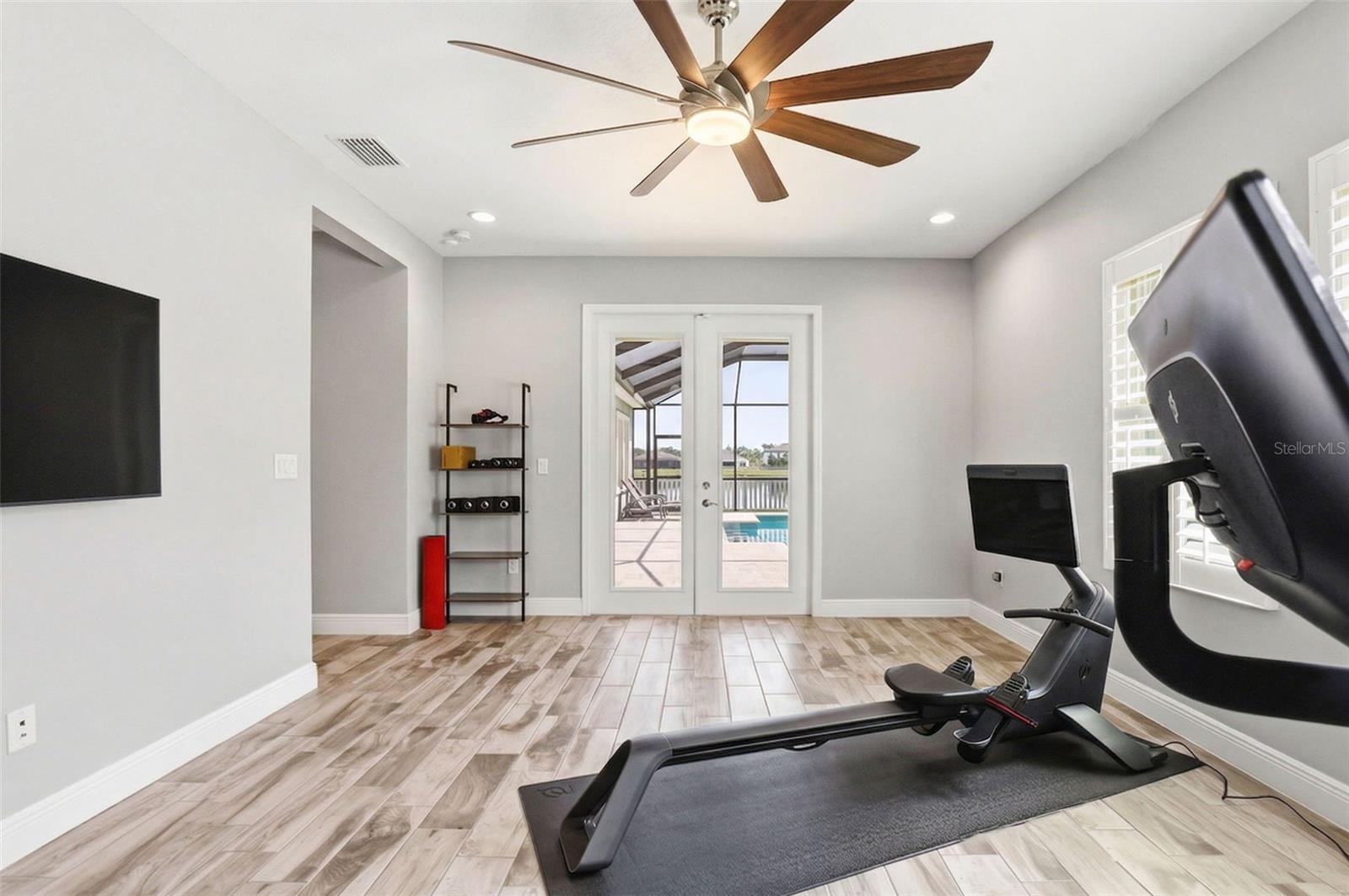 Bonus Room with Double Doors to Lanai
