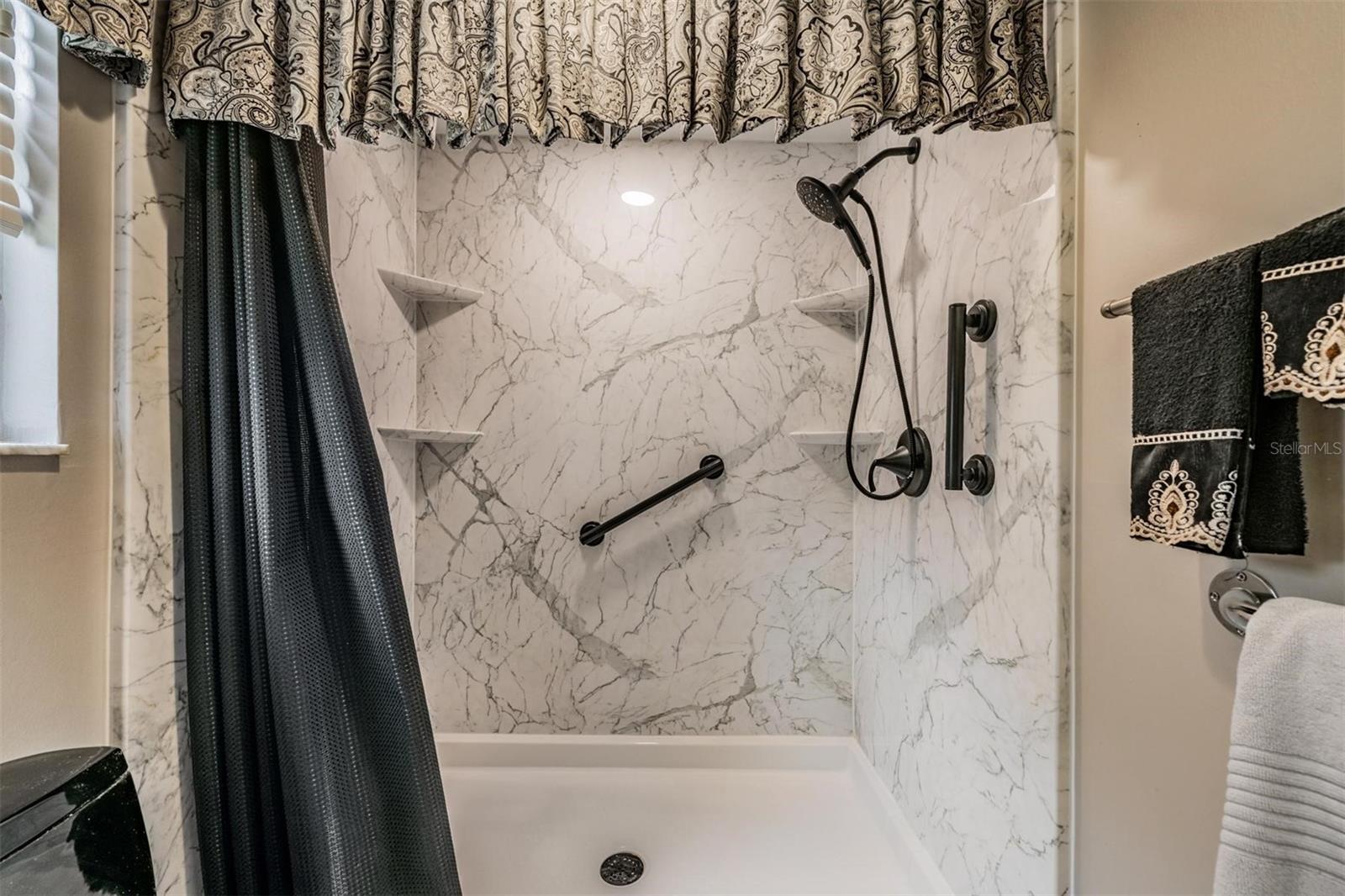 Ensuite Bath walk in shower