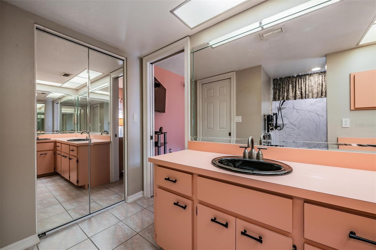 Ensuite bath with double linen closet