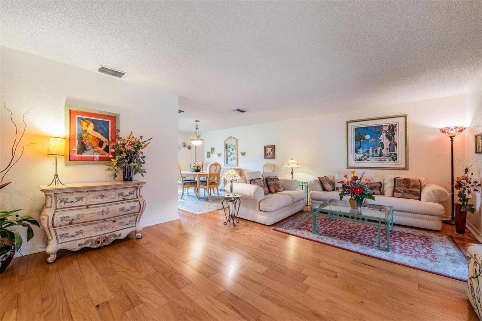 Livingroom to dining room