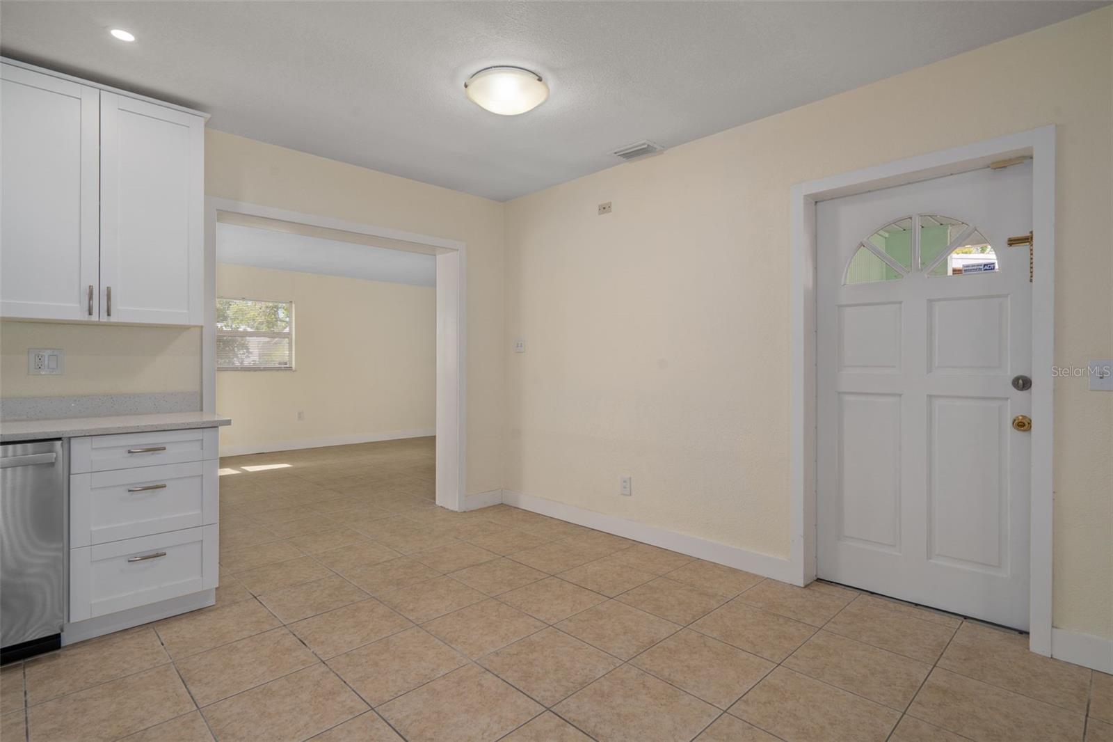 Great room lookin into Florida room