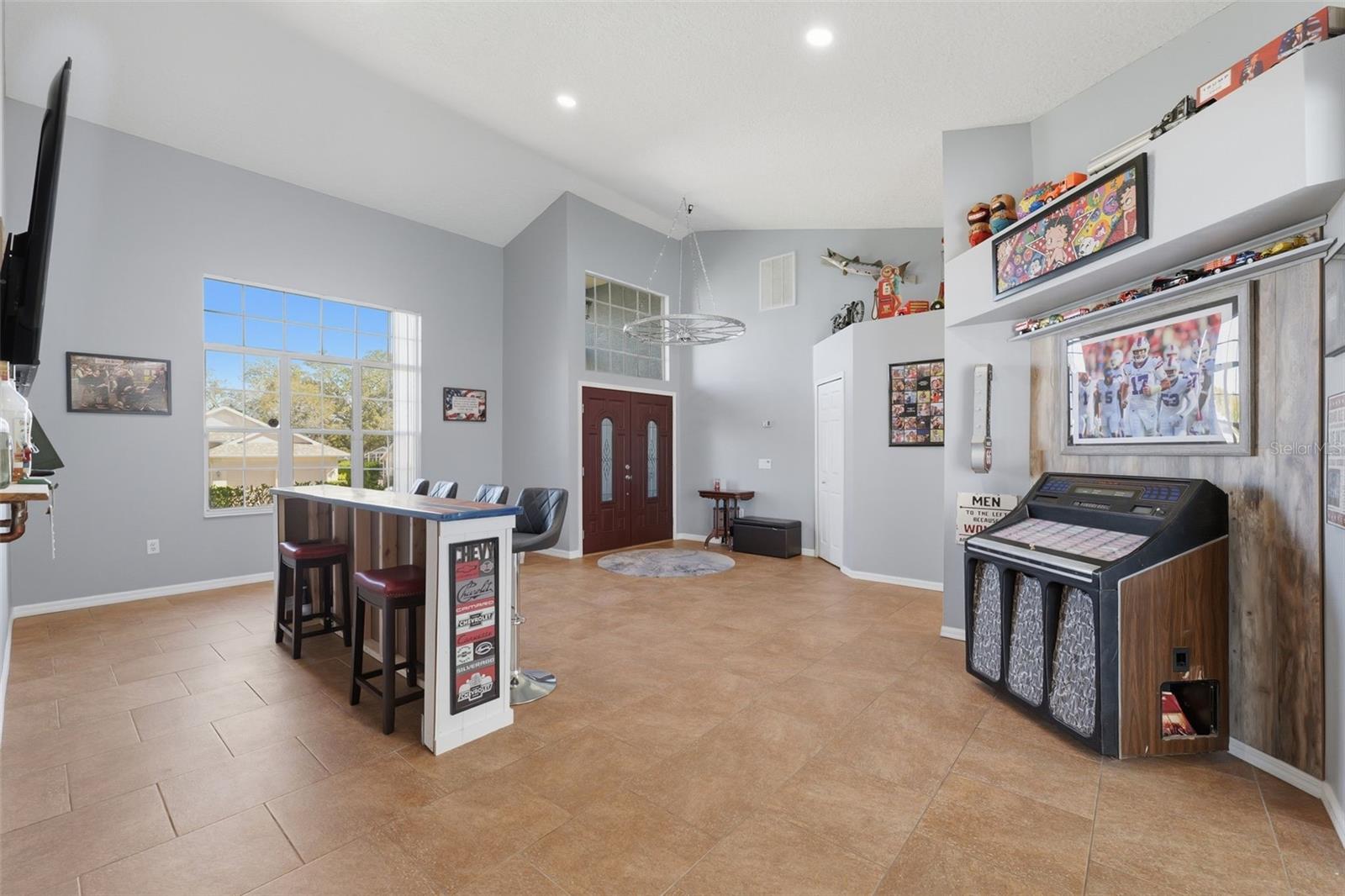 Formal Living Room/Foyer