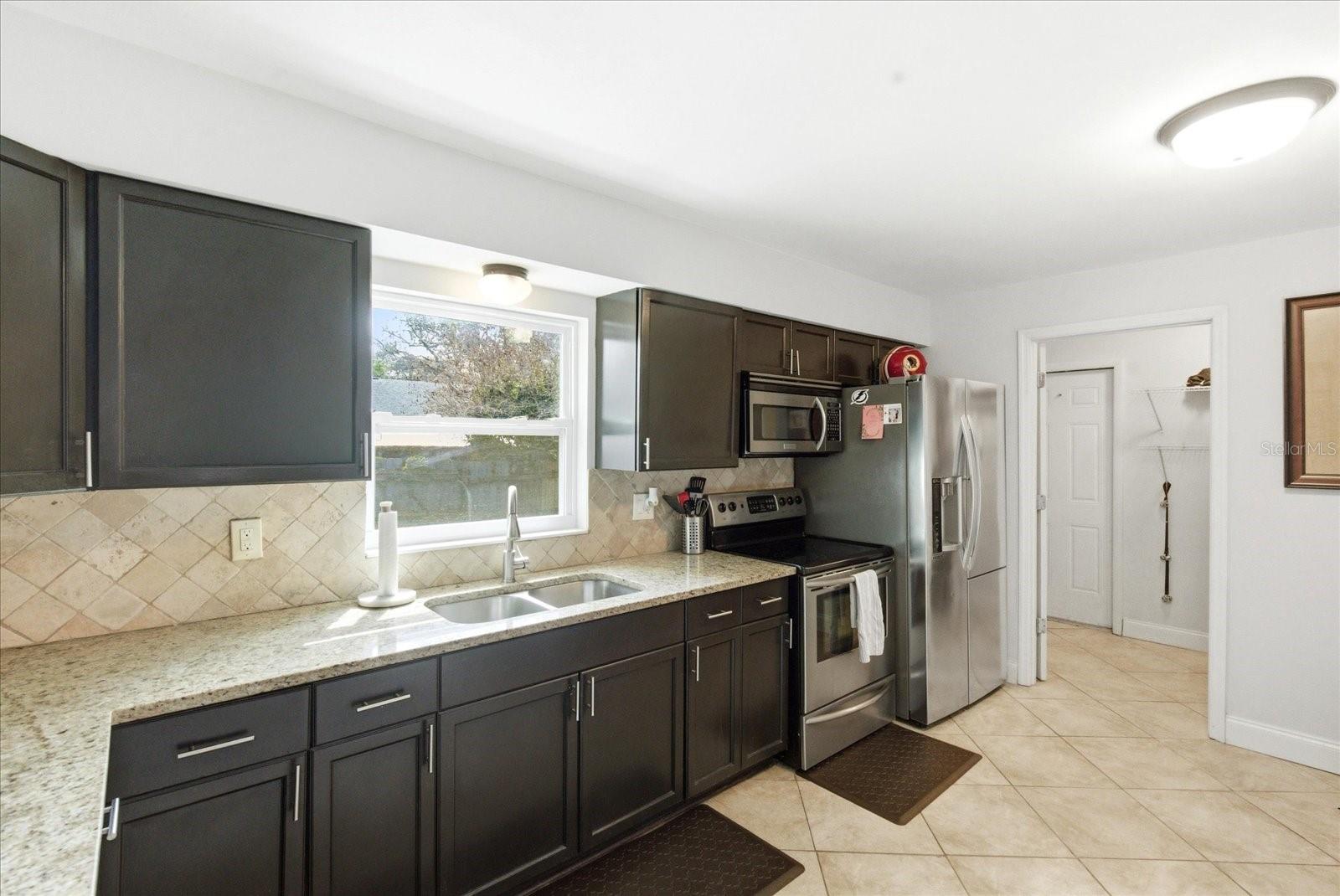 Very well maintained kitchen