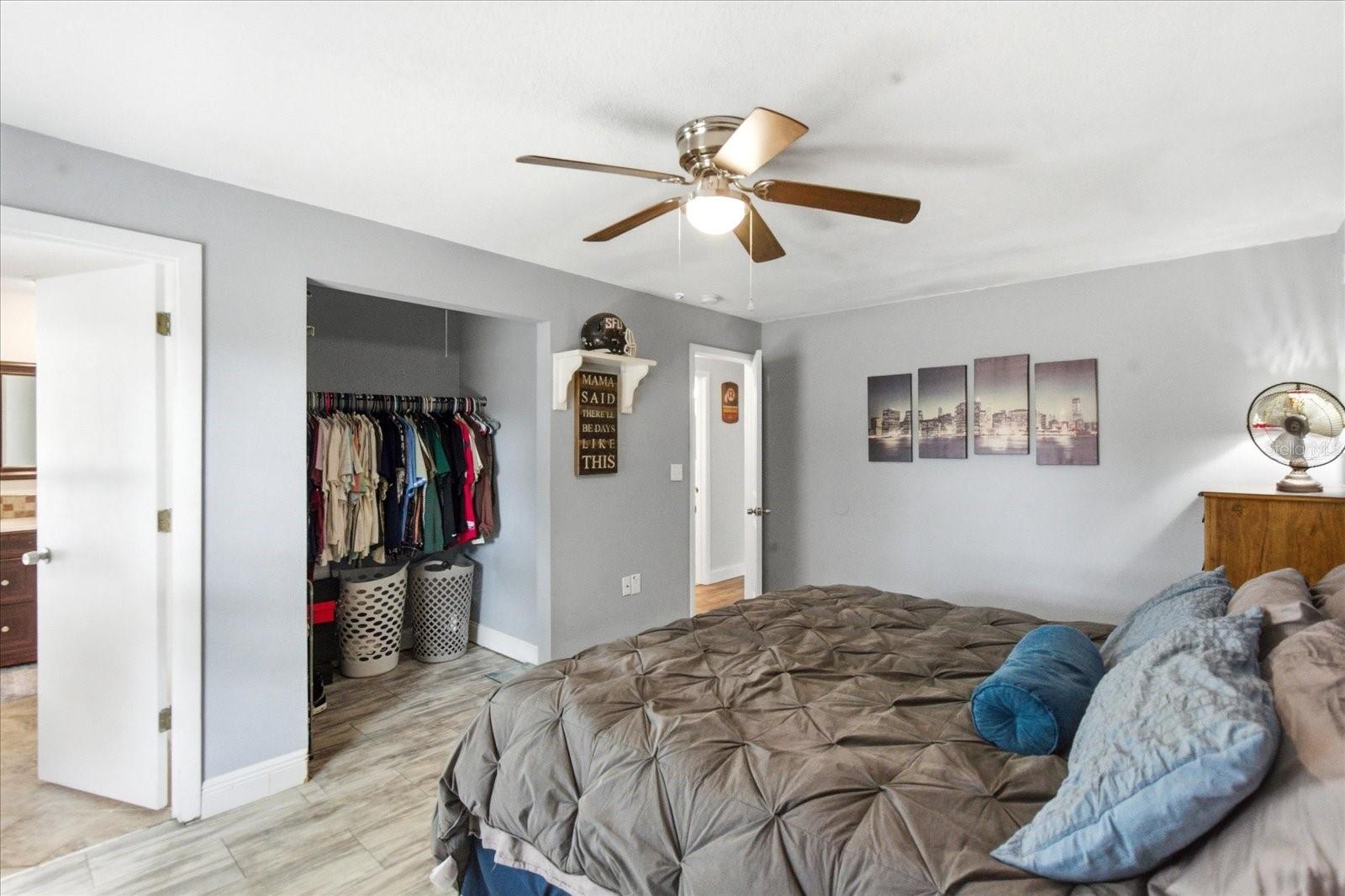Big Primary Bedroom w/ walk-in closet