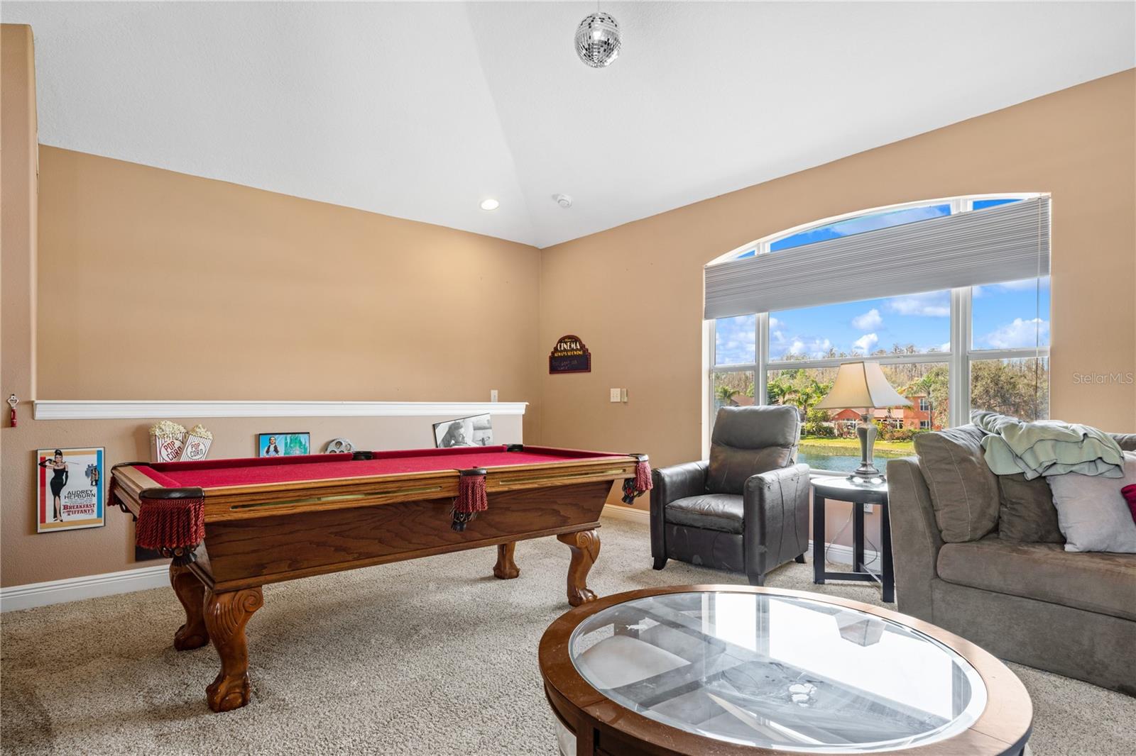 Bonus room, Pool table negotiable