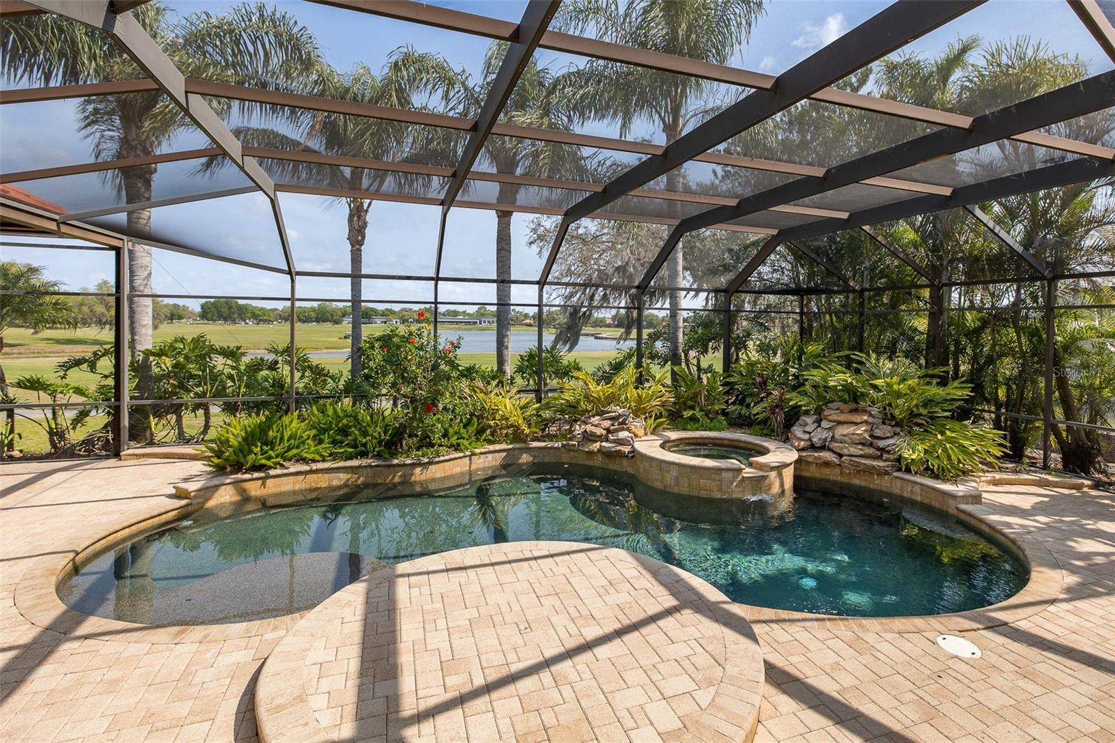 Gorgeous Pool w/Spill over Spa!