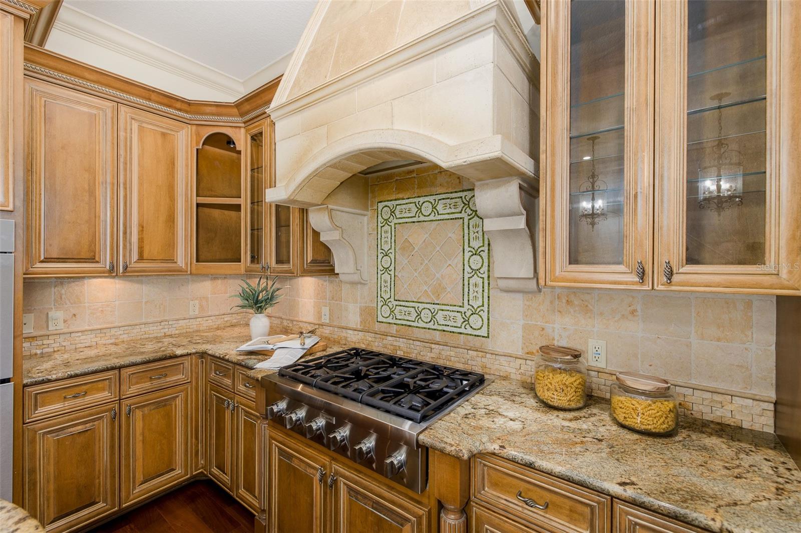 Custom Hood/Gas 6 Burner Cook-Top