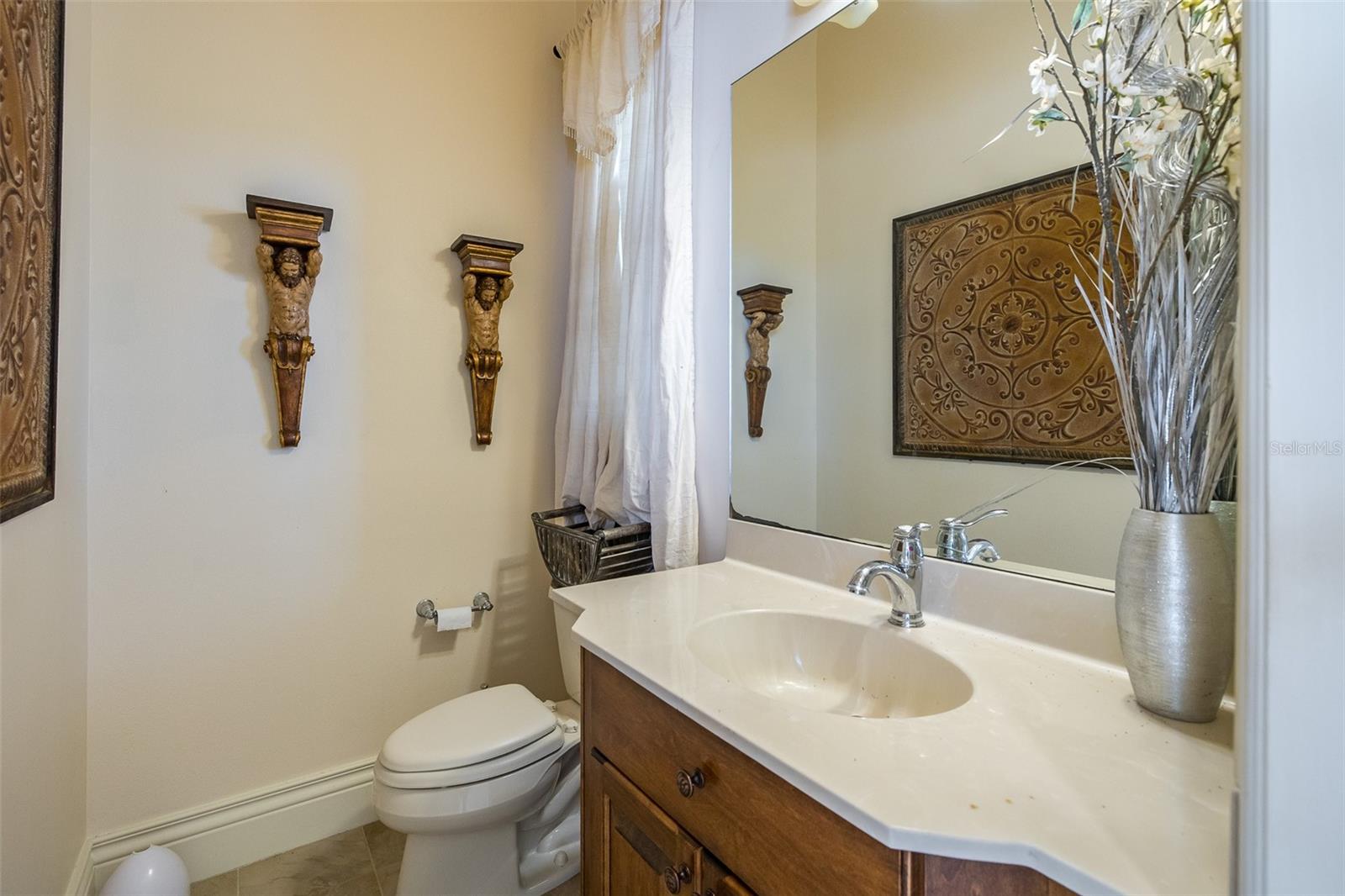 Cabana POOL 1/2 Bath