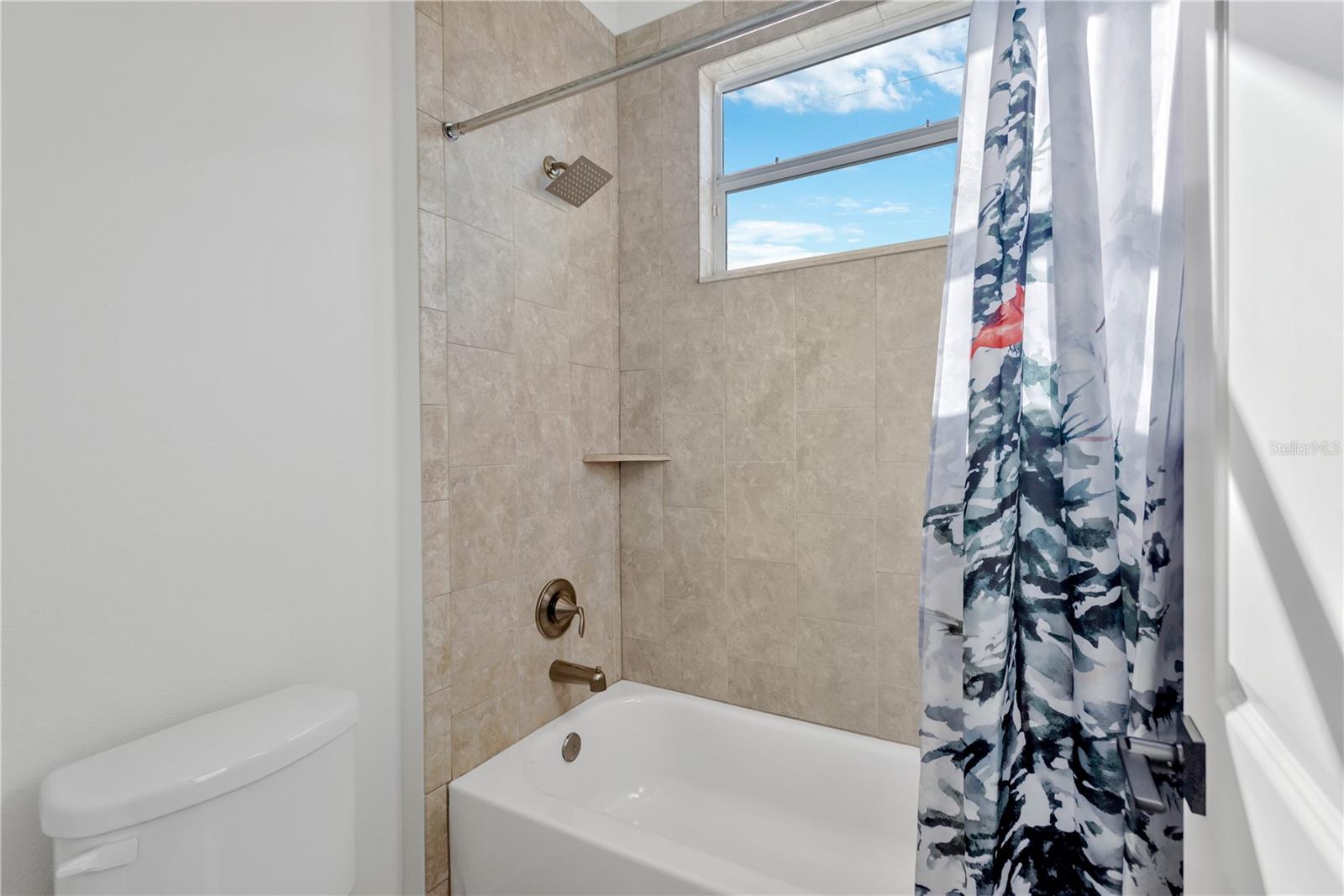 bathroom 2 tub/shower