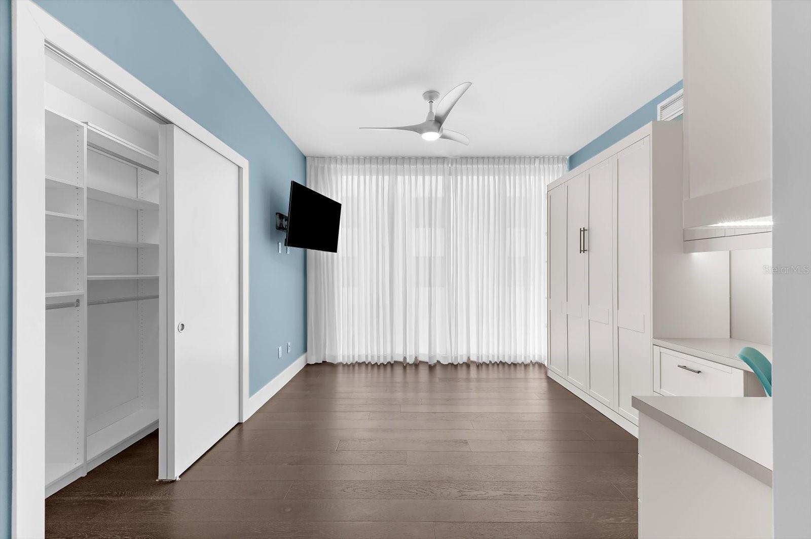 Office with Murphy Bed