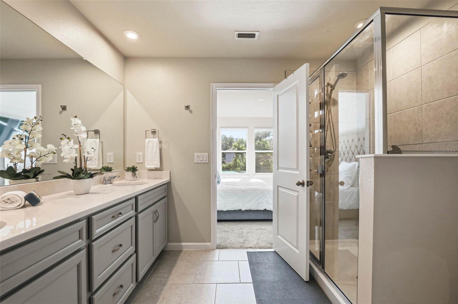 Primary En-suite/Dual Sink Vanity Quartz Countertops