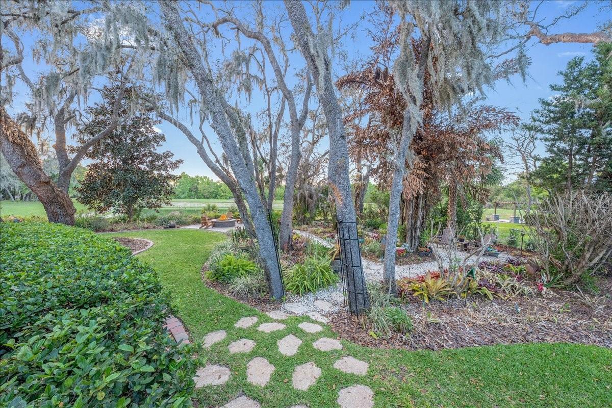 Beautiful outdoor way to fire pit.