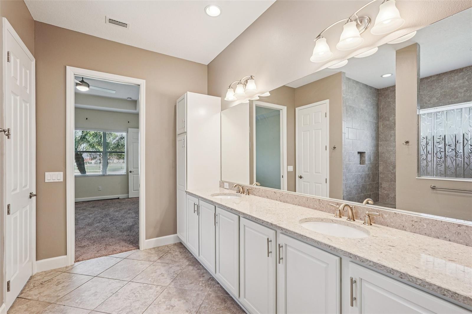 Primary En-Suite Bath