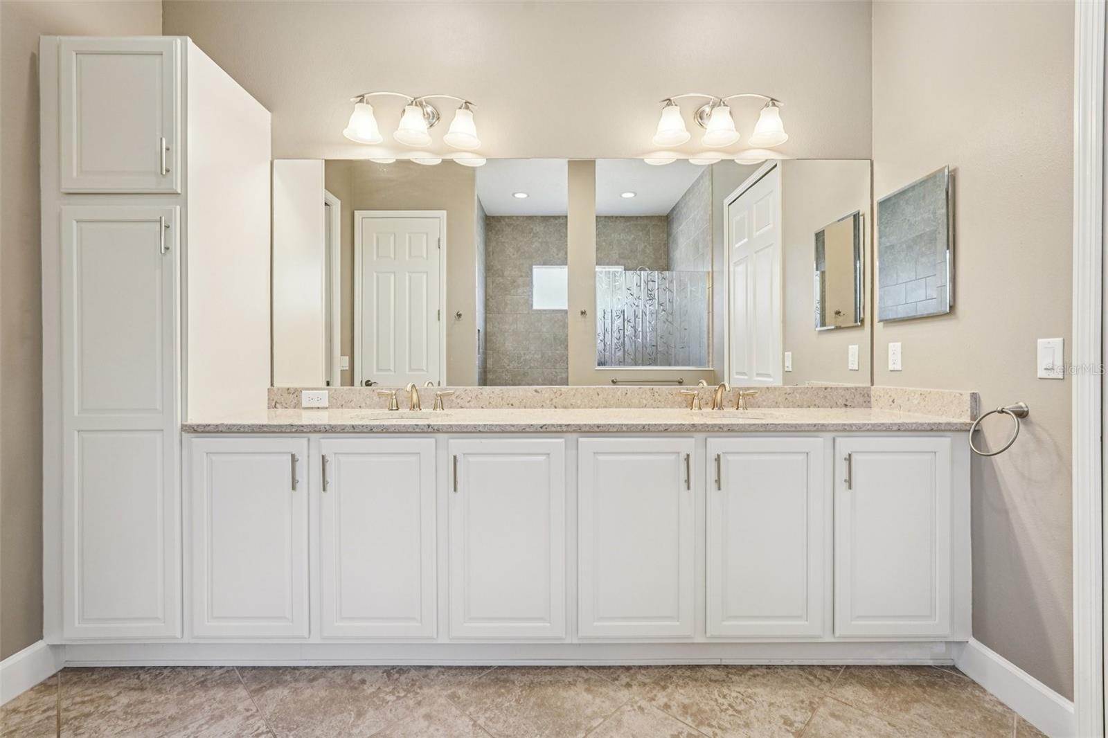 Primary En-Suite Bath