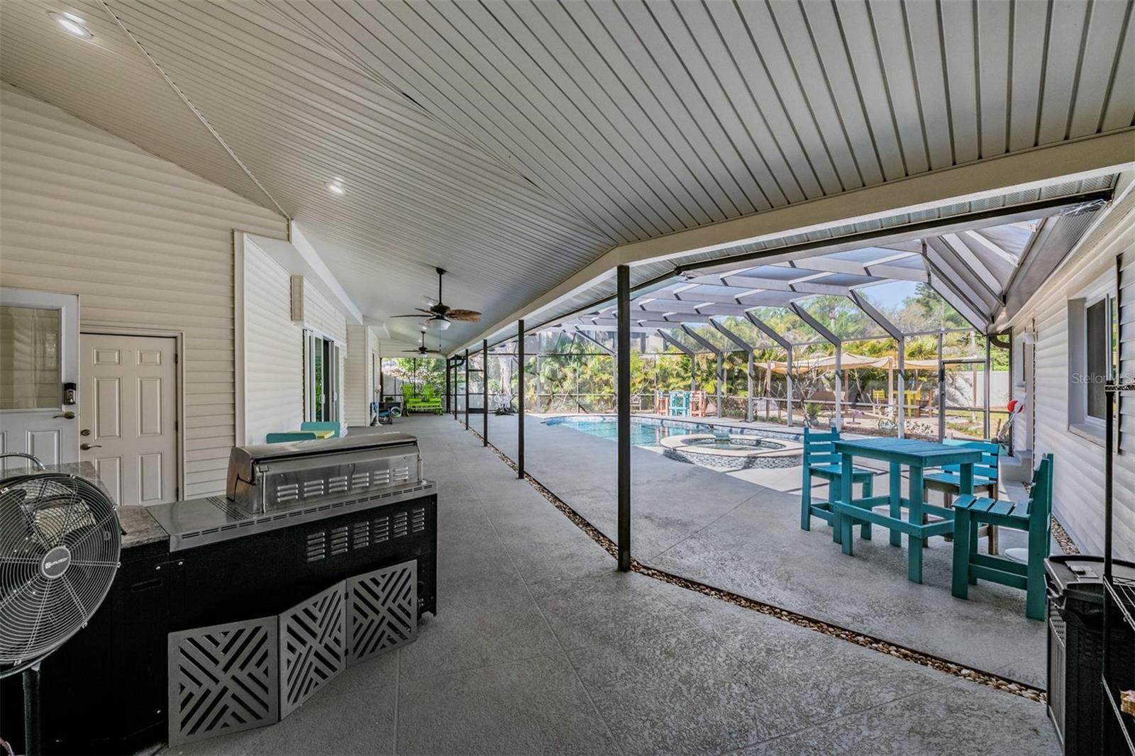 Large screened lanai