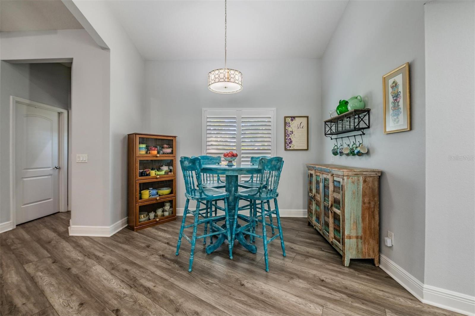 Dinette area off of kitchen