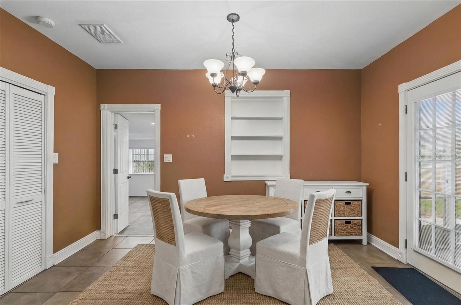 Virtually Staged with another table option