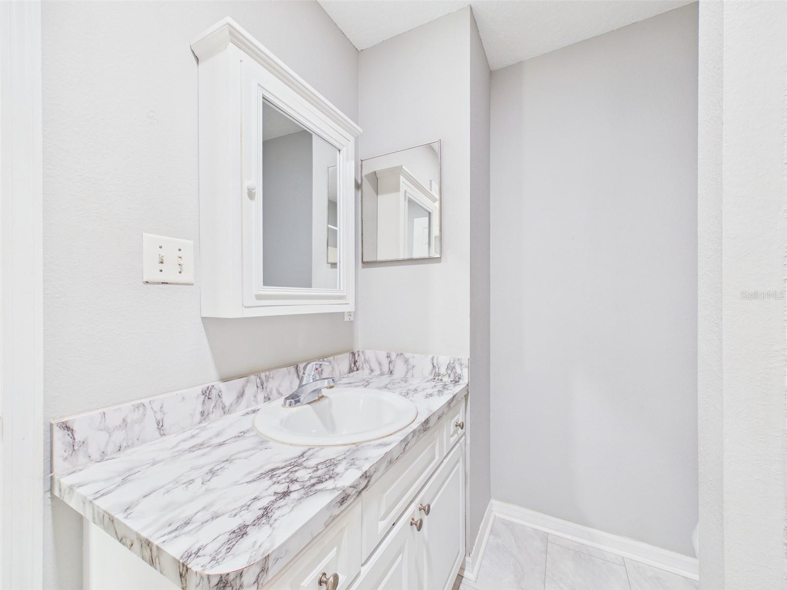 Primary bedroom en-suite bathroom