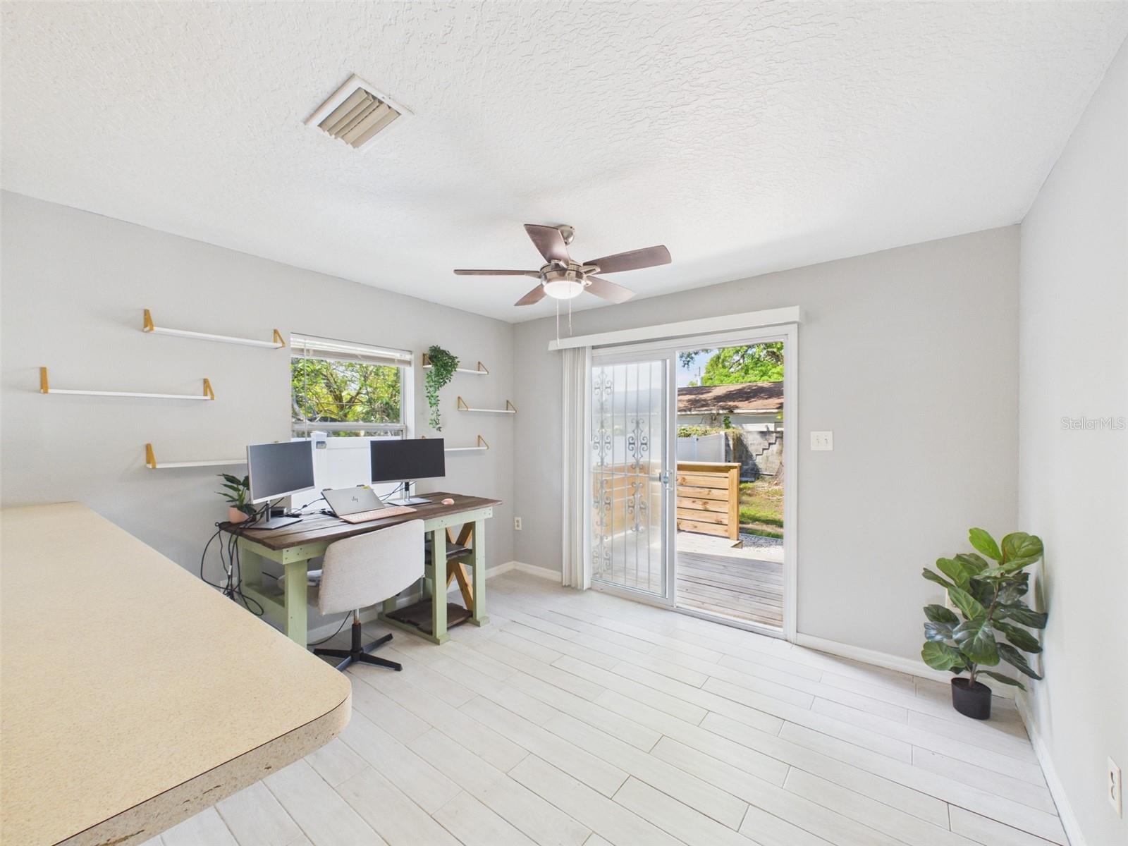 Eat-in kitchen/dining area