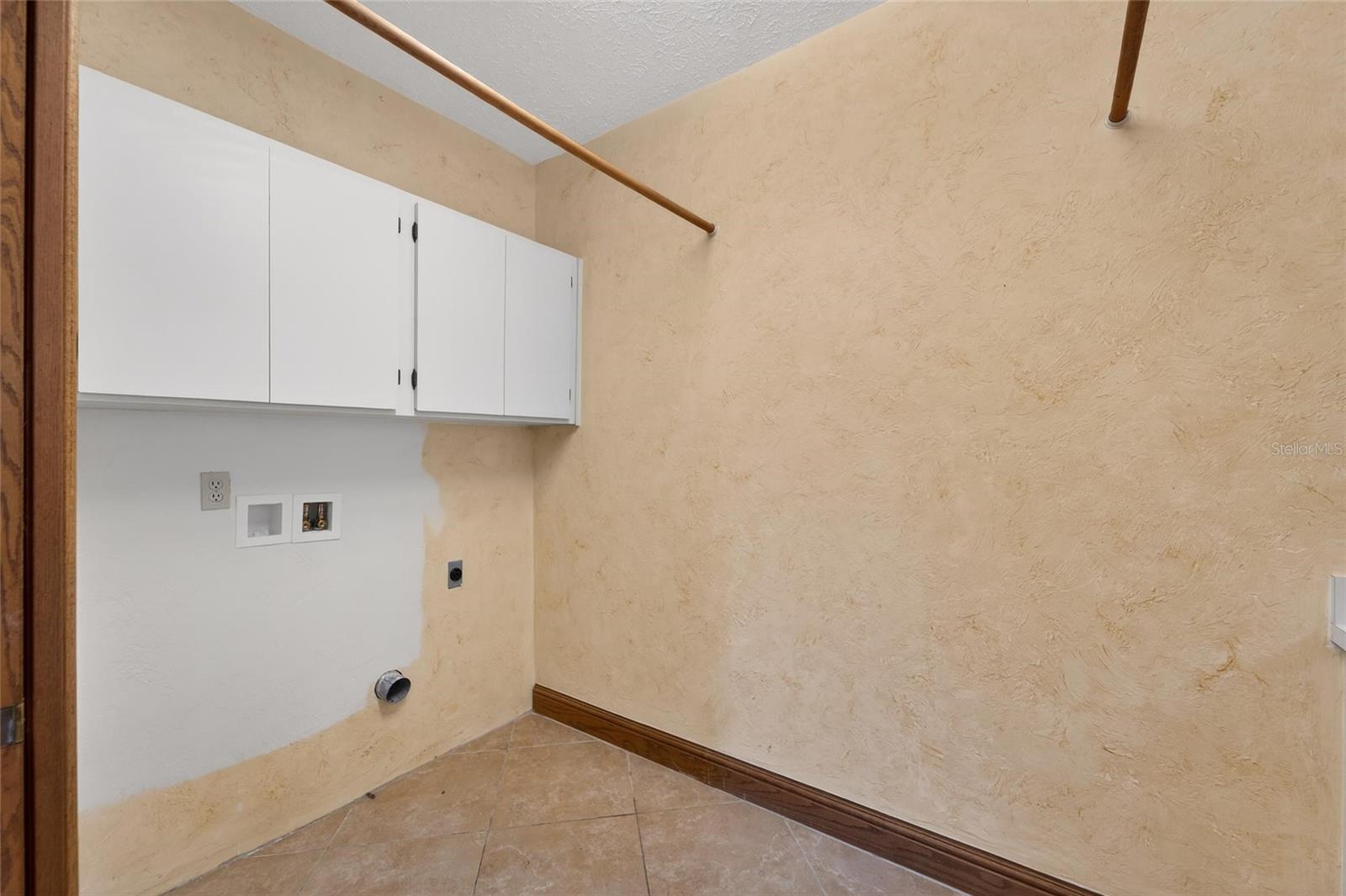 Second level laundry room with shelving