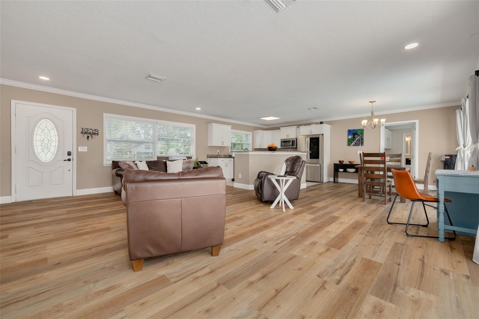 Living room / kitchen combo