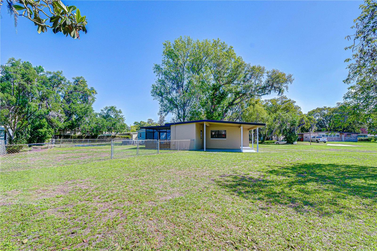 No HOA or CDD- Bring your toys!