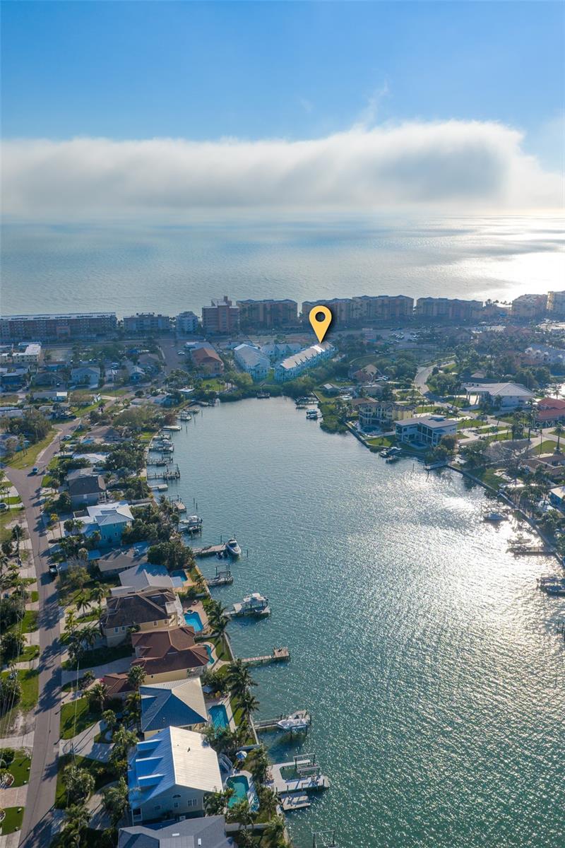 A convenient community day dock is offered to residents to moor their vessel while cruising about the Intracoastal.